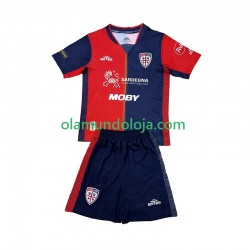 Camisola Cagliari Criança Equipamento Primeiro 2024-2025 Manga Curta